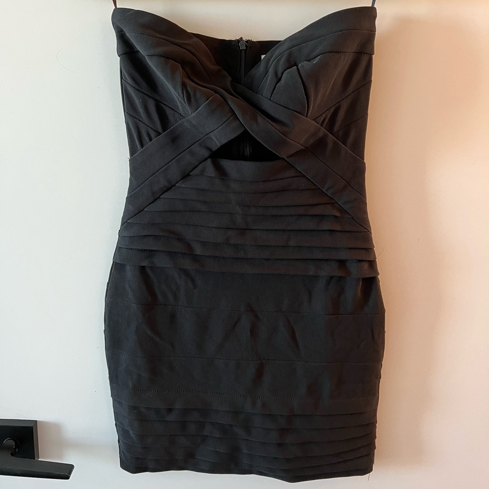 TOBI - strapless dress with front peep hole